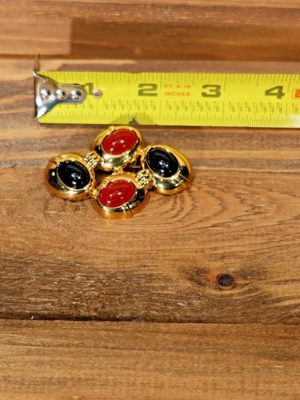 Vintage MONET Signed Black Red Cabochon Modernistic Gold Tone Brooch Pin - Picture 2 of 3